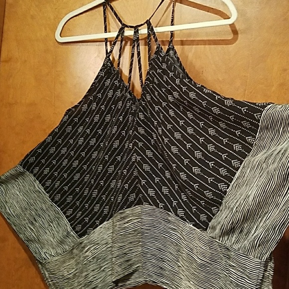 Solemio Black and White Stripes & Arrows Flow Tank - Picture 4 of 6